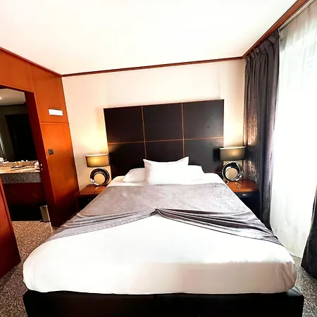Hotell Goldstar & 4*