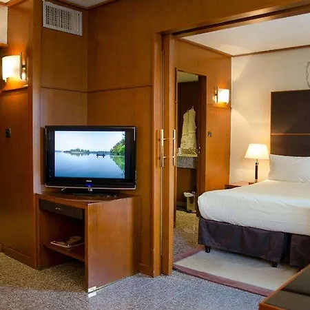 Goldstar Resort & Suites