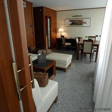 Отель Goldstar & 4*