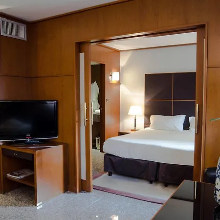 Goldstar Resort & Suites