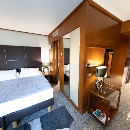 Goldstar & 4* ניס