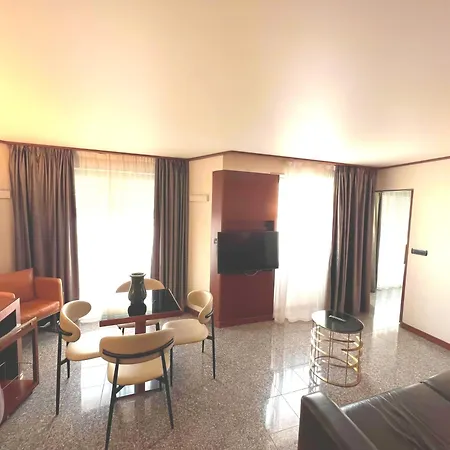 酒店 Goldstar & 4*