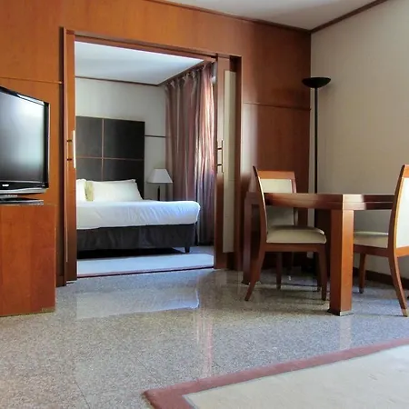 Goldstar & מלון ניס