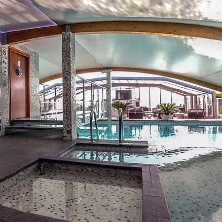 Goldstar & מלון 4*